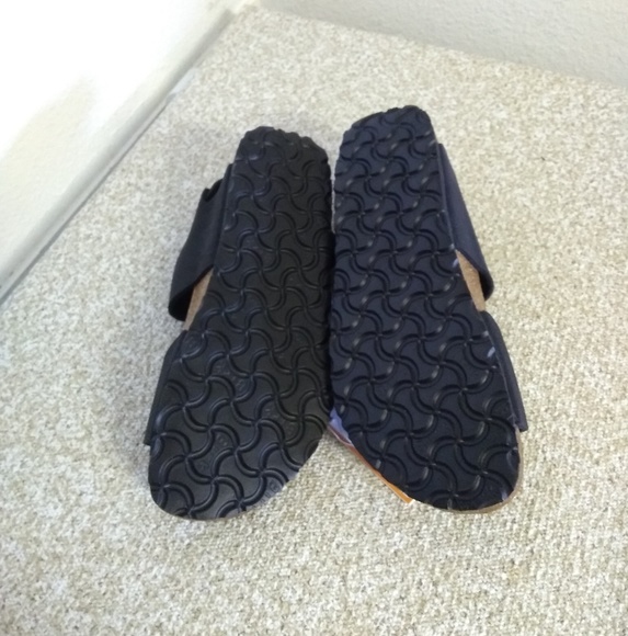 Birkenstocks Black Leather Unisex Sandals - Picture 3 of 6